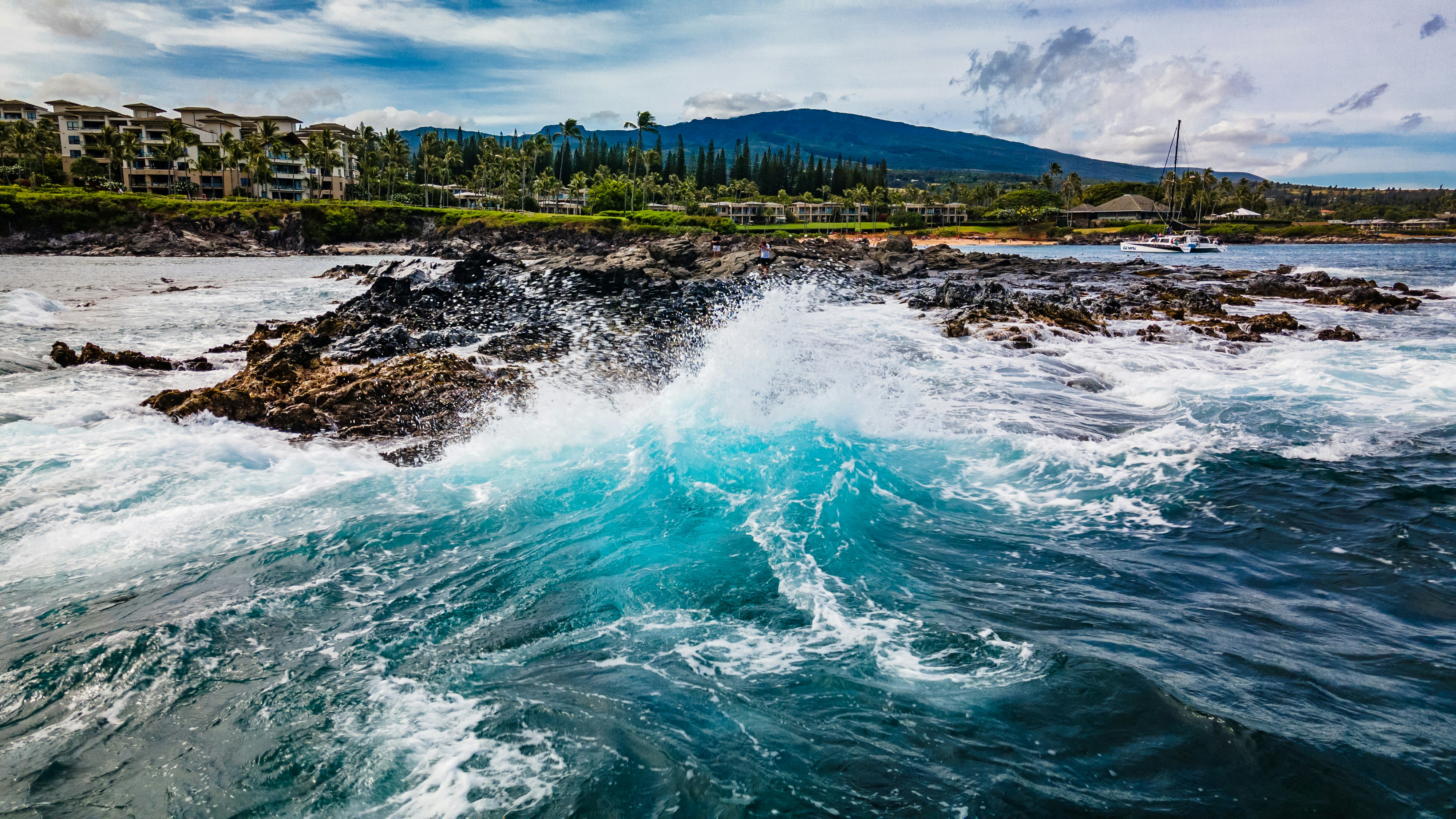 ocean waves crashing on shore during daytime